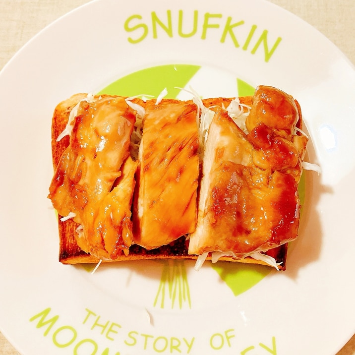 キャベツと照り焼きチキンのトースト
